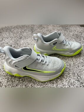 Nike Kids' Giannis Immortality 4- Basketball Shoe